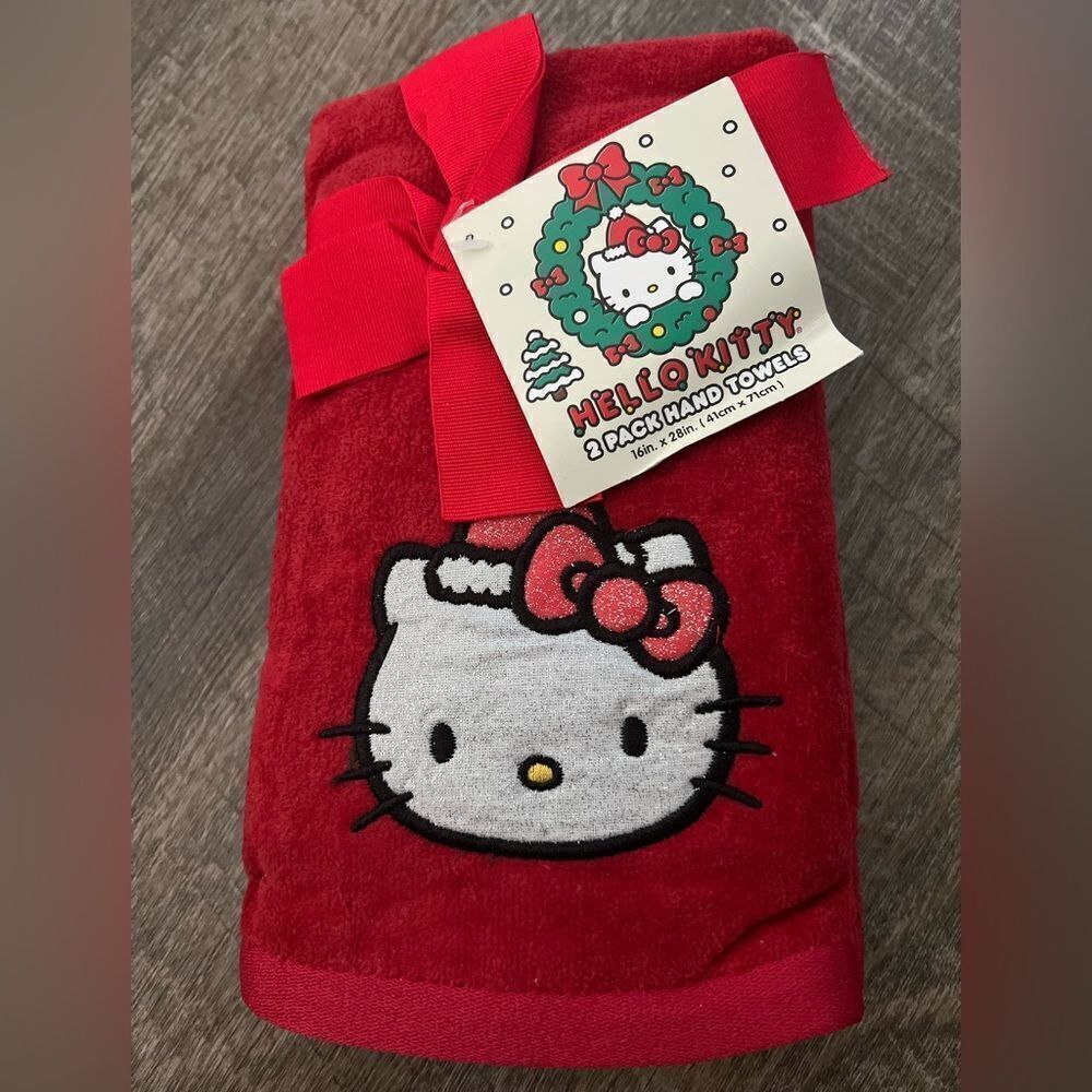Hello Kitty Christmas Soap Dispenser and Towel Set - Picture 4 of 5